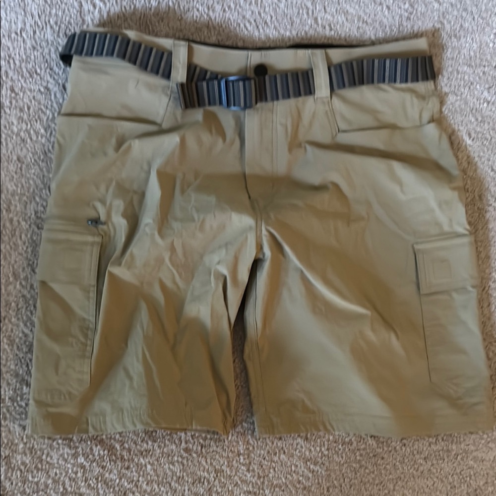ORVIS Tan Cargo golf Shorts